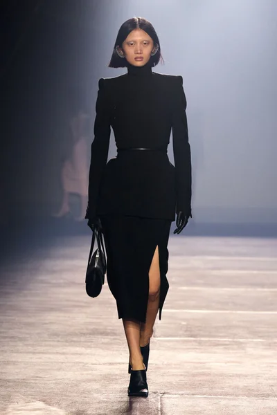 Look 28
